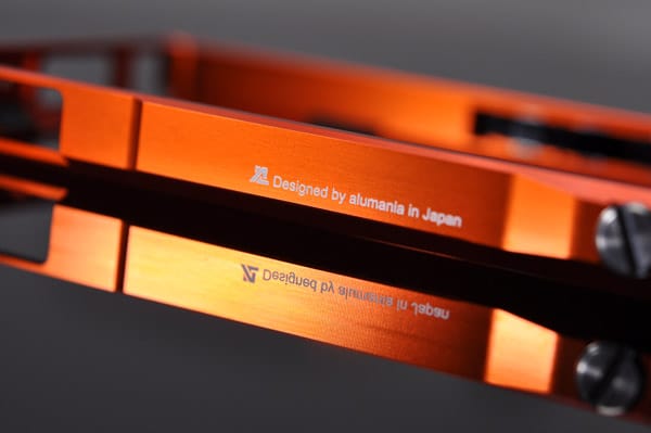 左サイドのロゴデザイン変更