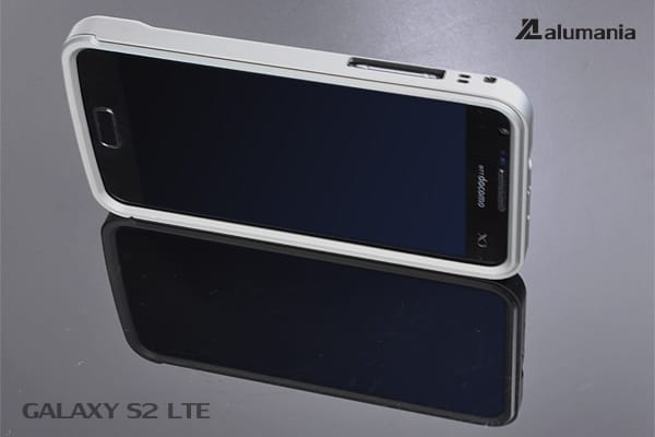 GALAXY_S2_LTE（SC-03D）用は横置きして自立が可能です。