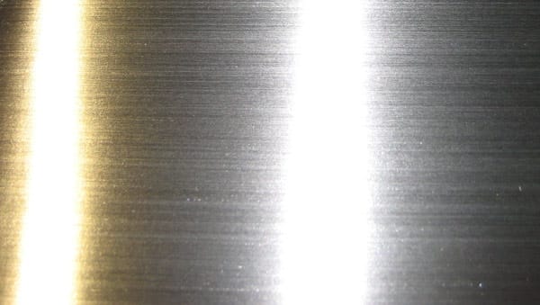 「ヘアライン」仕上げ