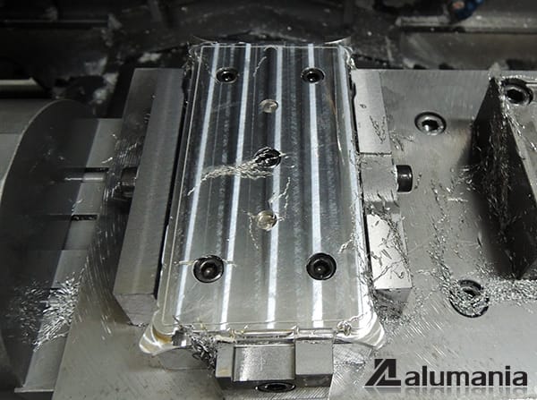 Z5用STREAM LINEの生産準備を行っております。