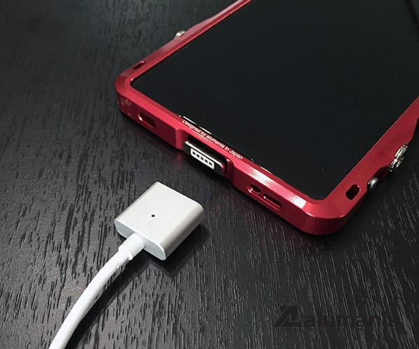 便利なマグネット接続端子なのですが