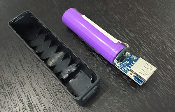 シンプルなモバイルバッテリーの中身