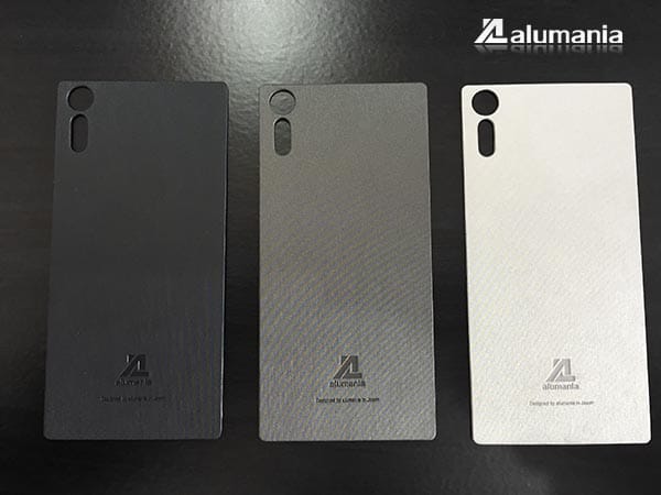 背面レザーパネルの3色