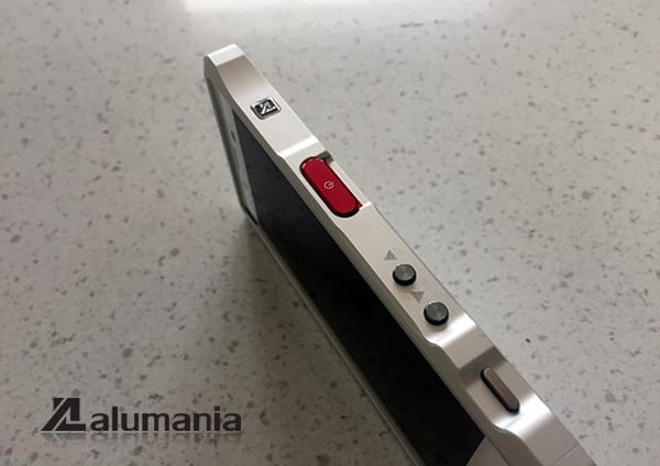 X_COMPACTに特別色のレッドを装着