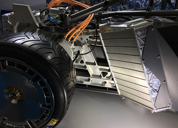 アルミ削り出しのフレーム車