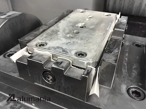 XZPのバンパー加工治具