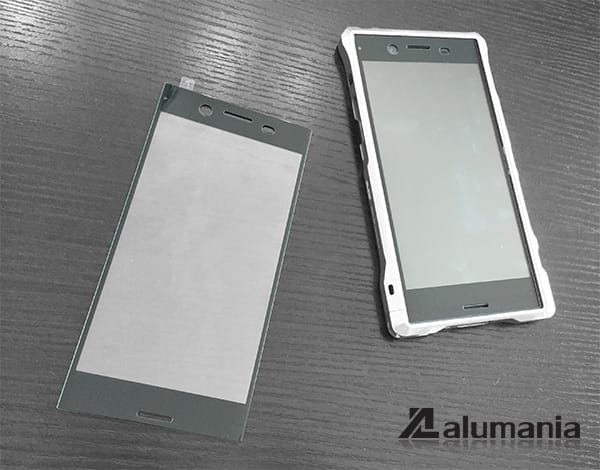 XZP用エッジラインにガラスフィルム