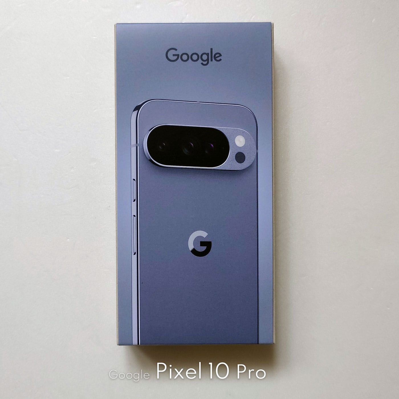 到着したPixel10Proのパッケージ正面